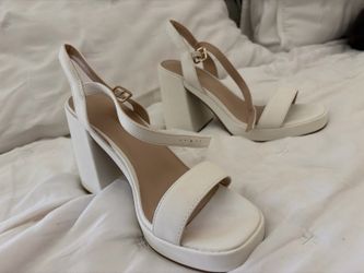 White Chunky Block Plaform Heel Sandals – Women’s 8– Like New