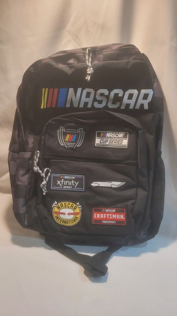 NASCAR 🏁🎒