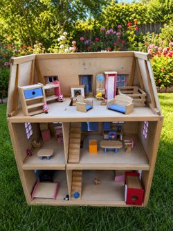 DOLLHOUSE  (WOOD)