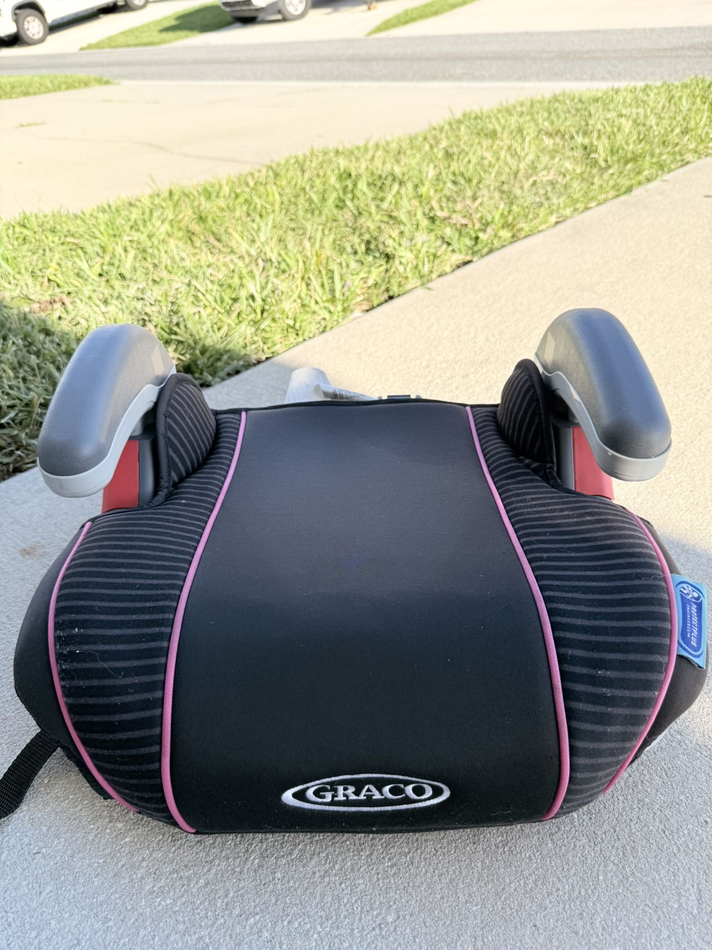 Selling Graco child car seat.