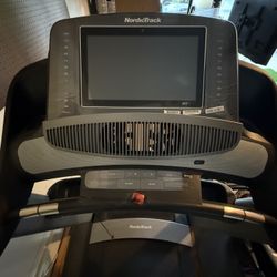 Nordictrack Commercial 2450 NTL17229.5 Folding And Incline Treadmill