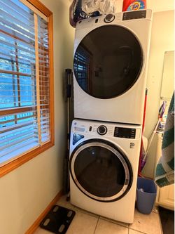GE Electric Washer and Dryer (Stackable Set)