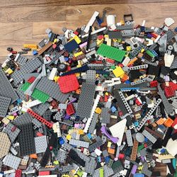 4 LB LEGO LOT – Genuine LEGO – Minifigure, Plates, Technic & Specialty Pieces