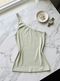 One shoulder top