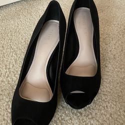 Women’s Suede Pumps
