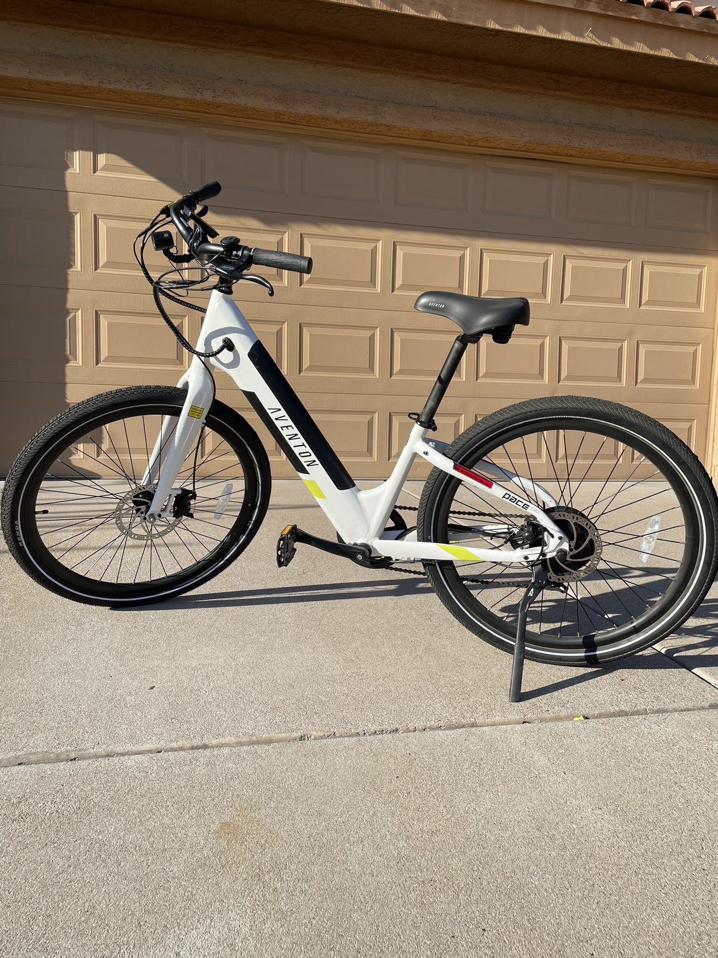 2022 Aventon Pace 350 StepThrough ebike NextGen S/M / Ghost White