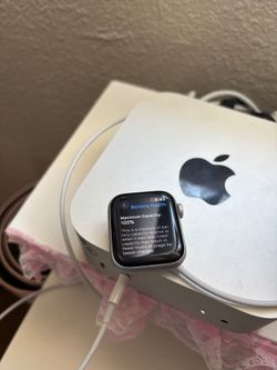 Apple Watch SE 2nd Gen 40mm GPS Silver + Box & Charger