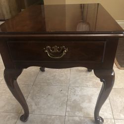 Drexel Cherry Wood Georgian Court End Table