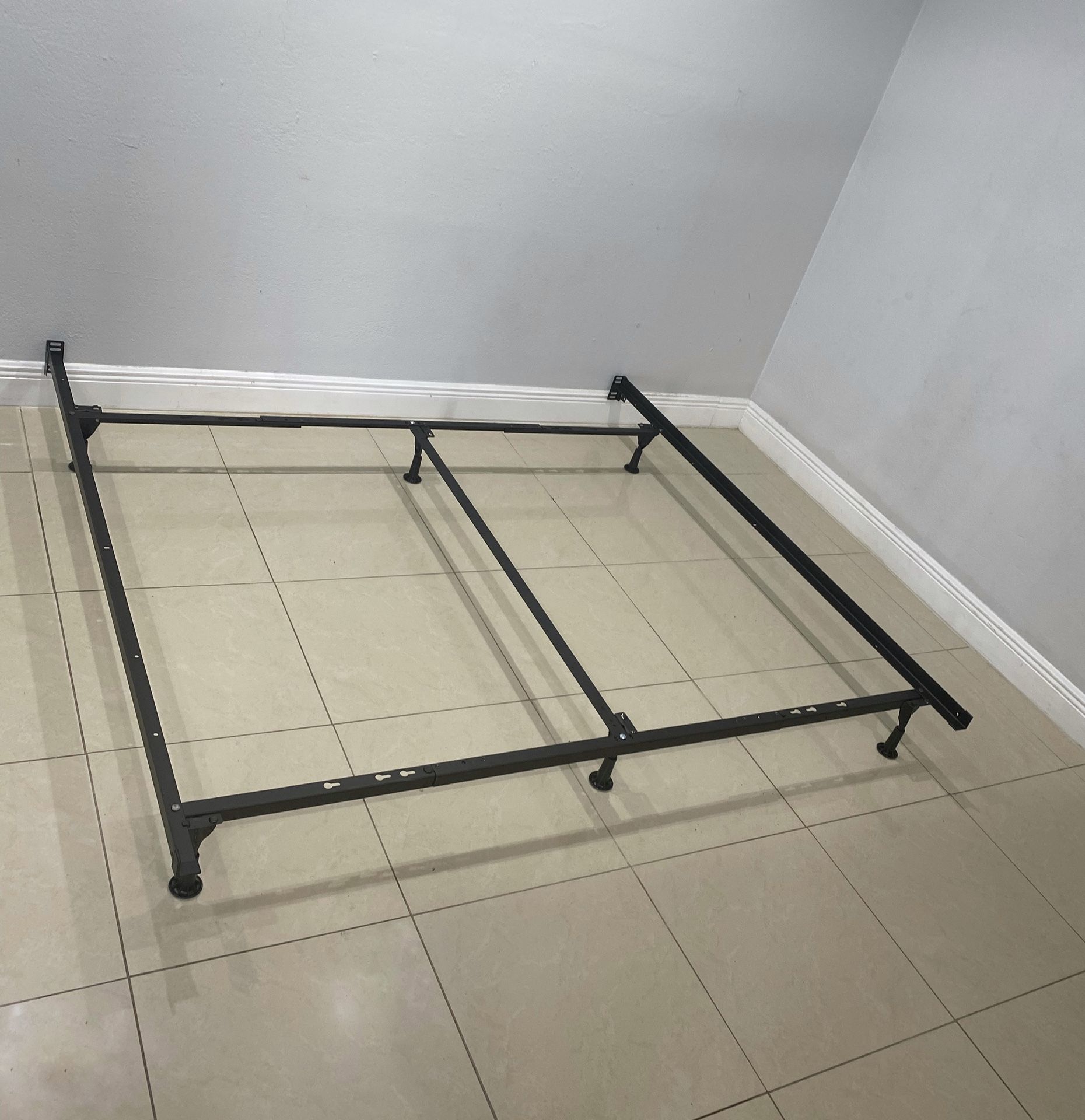 Metal Bed Frame Adjustable To Queen/King/Cal King Size Holds Up To 2000 lb. Distributed Weight 70” L. Delivery Available