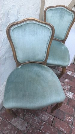 Set of chairs