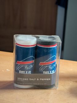 BUFFALO BILLS SALT AND PEPPER SHAKERS