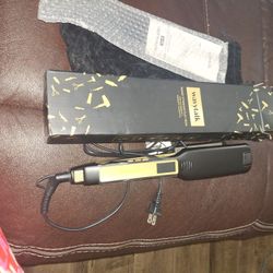 Wavytalk Nano _ Titanium Flat Iron Hair Straightener. 