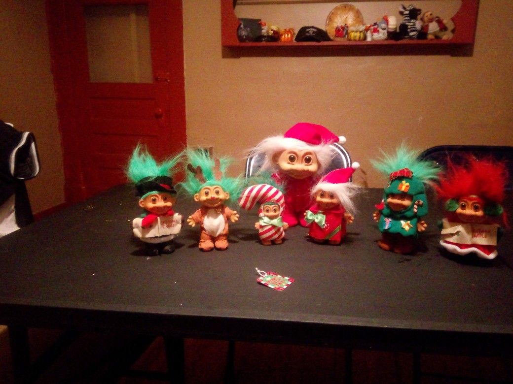 7 Vintage Christmas Themed Trolls.