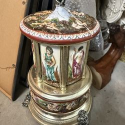 vintage  antique Reuge musical carousel  Music does not play and crack on top of Pick up In Orting  Made in Italy 