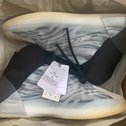 Yeezy quantum Basketball Shoes