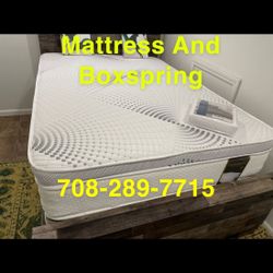 Huge sale for Mattress And Box Twin size mattress and box 150.$ full 190$ Queen 200$ king 290$. free delivery free set up 708….280….7715… cash or Zell