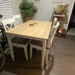 Table and 4 Chair Set For Sale