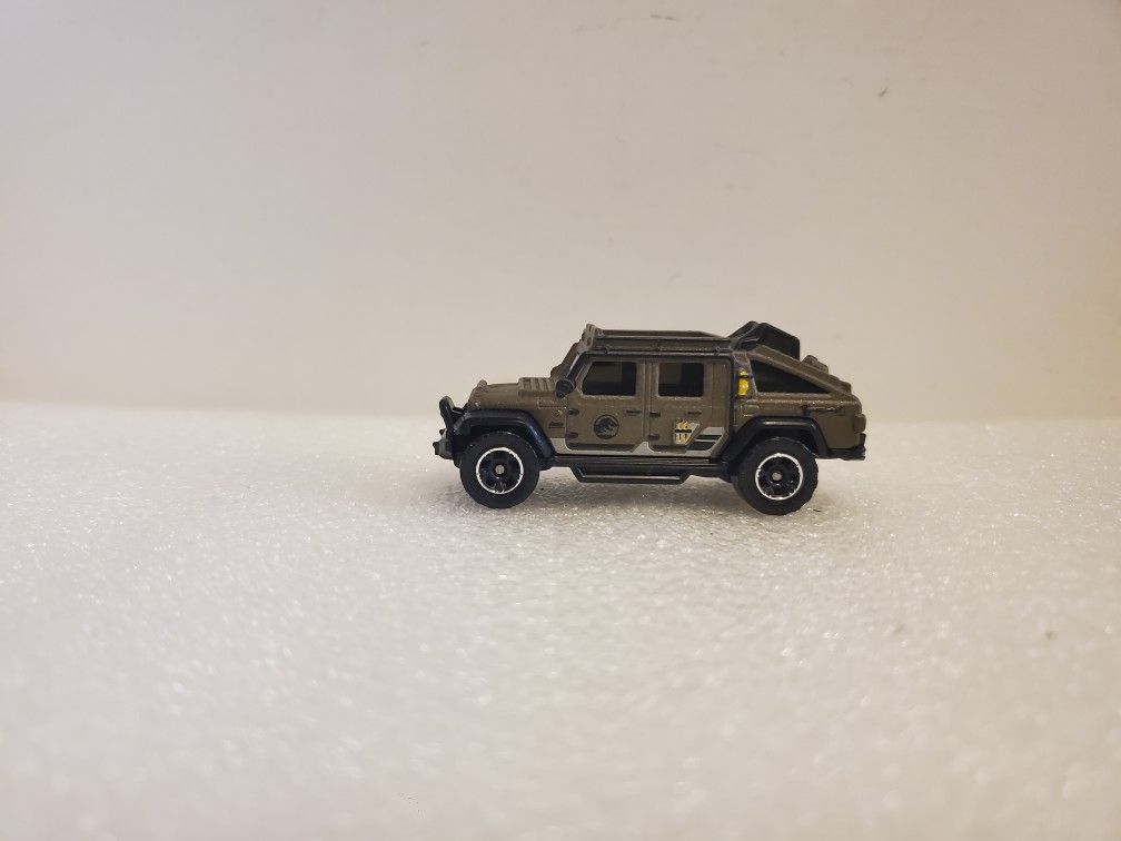Matchbox 2021 Jurassic World Dominion 19 Jeep Gladiator 1:64 Diecast Car
