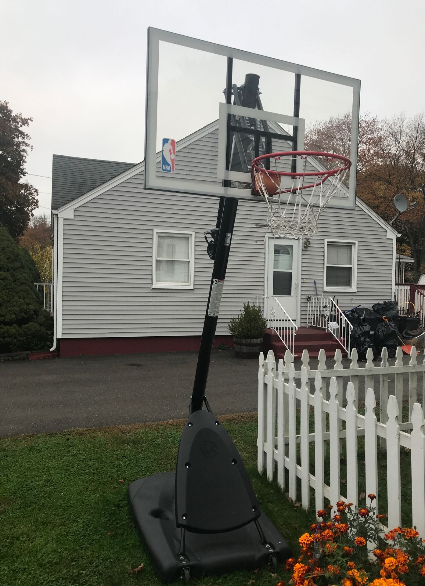 Basketball hoop