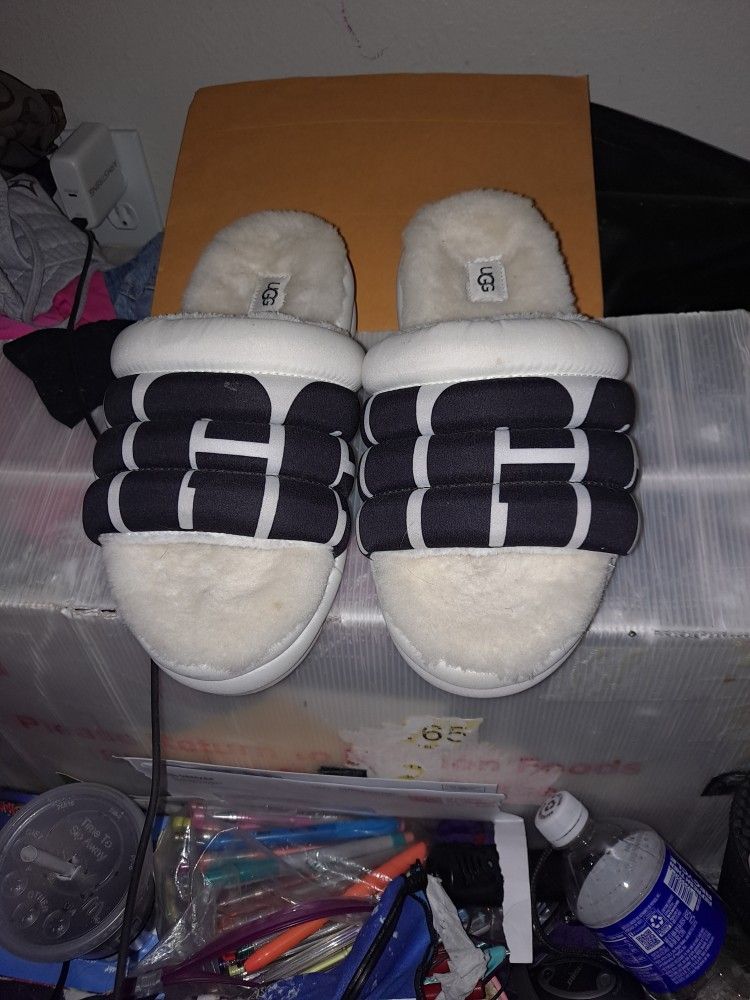 UGG MAXI SLIDES