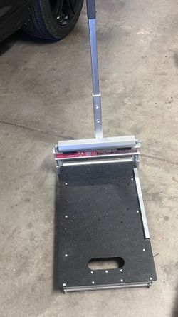 Vinyl/ laminate floor cutter.