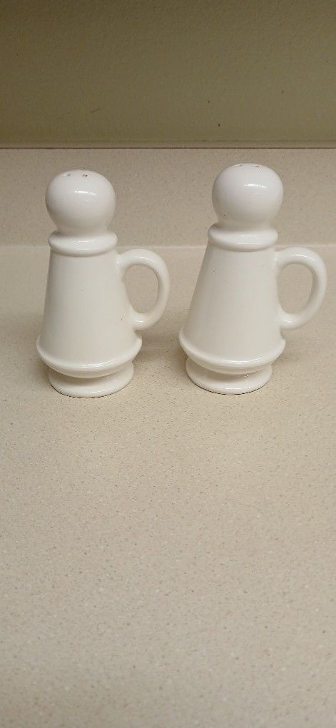 Vintage Ceramic / Porcelain Salt And Pepper Shakers