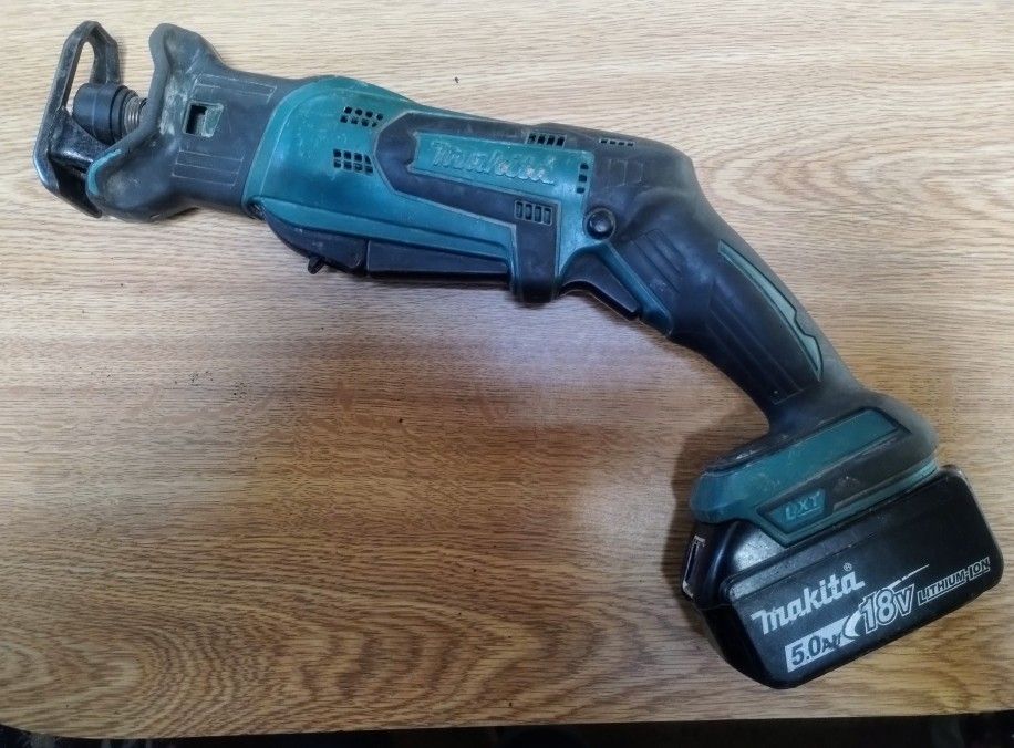Makita
12V max Reciprocating Saw Cordless