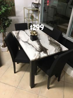 Gorgeous‼️ 5-Pc Resia Dining Table Set (On Display)
