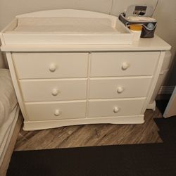 Dresser With Changing Table 