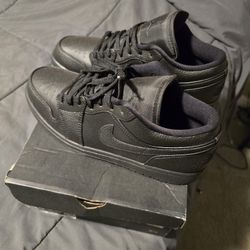 Air Jordan 1 Low Black On Black