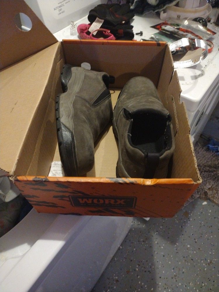 Worx Shoes Size 9)1/2By Red Wing