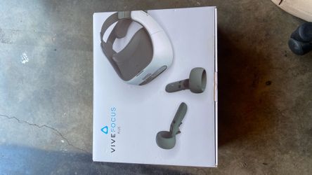 HTC VIVE Focus Plus Enterprise VR Headset + Controllers + Headset Charger