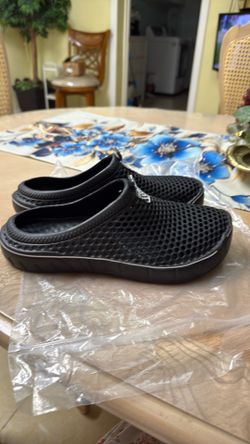 Black Crocks brand new. Size 40