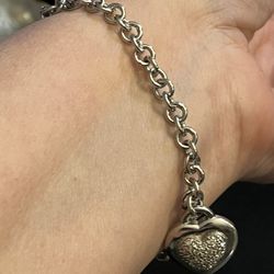 Silver Tone Bracelet With Heart Pendant 