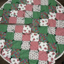 vintage Christmas tree skirt homemade quilted
