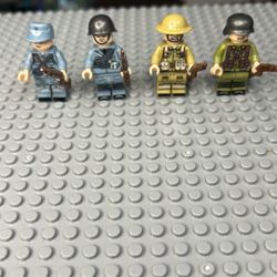 WW2 Figure Pack With Guns