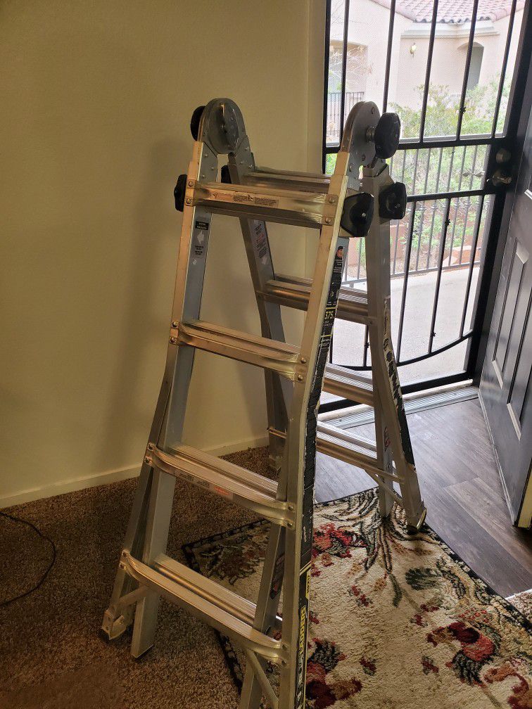17' Fold Up Ladder Holds Up To 375lbs