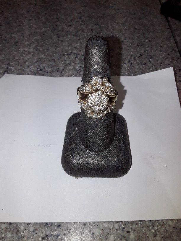 Ladies Diamond Rings 10kt 12.4g