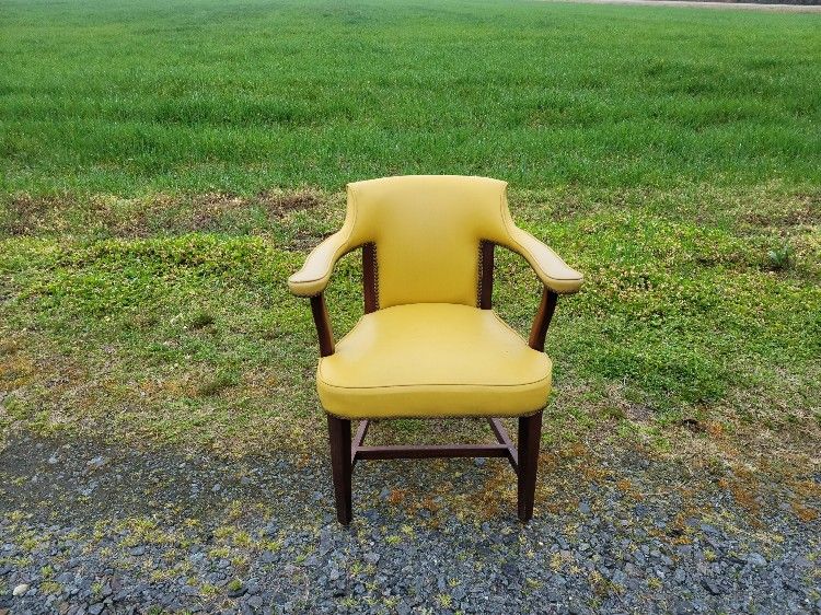 Beautiful Yellow Chair (Please Read Description)