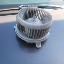 2016 Toyota Sienna AC Blower Motor