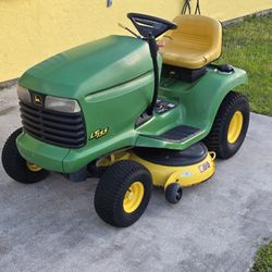 John Deere LT155 42" Riding Lawn Mower - 15HP Kohler - Hydrostatic