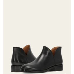 New Frye Boots Size 9