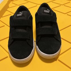 Boys Suede Black Puma. Size 2.5