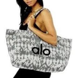 Alo Yoga grey and white tie dye tote bag, size 19x15