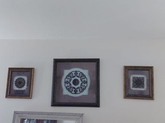 KIRKLAND DECORATIVE PICTURES FRAME