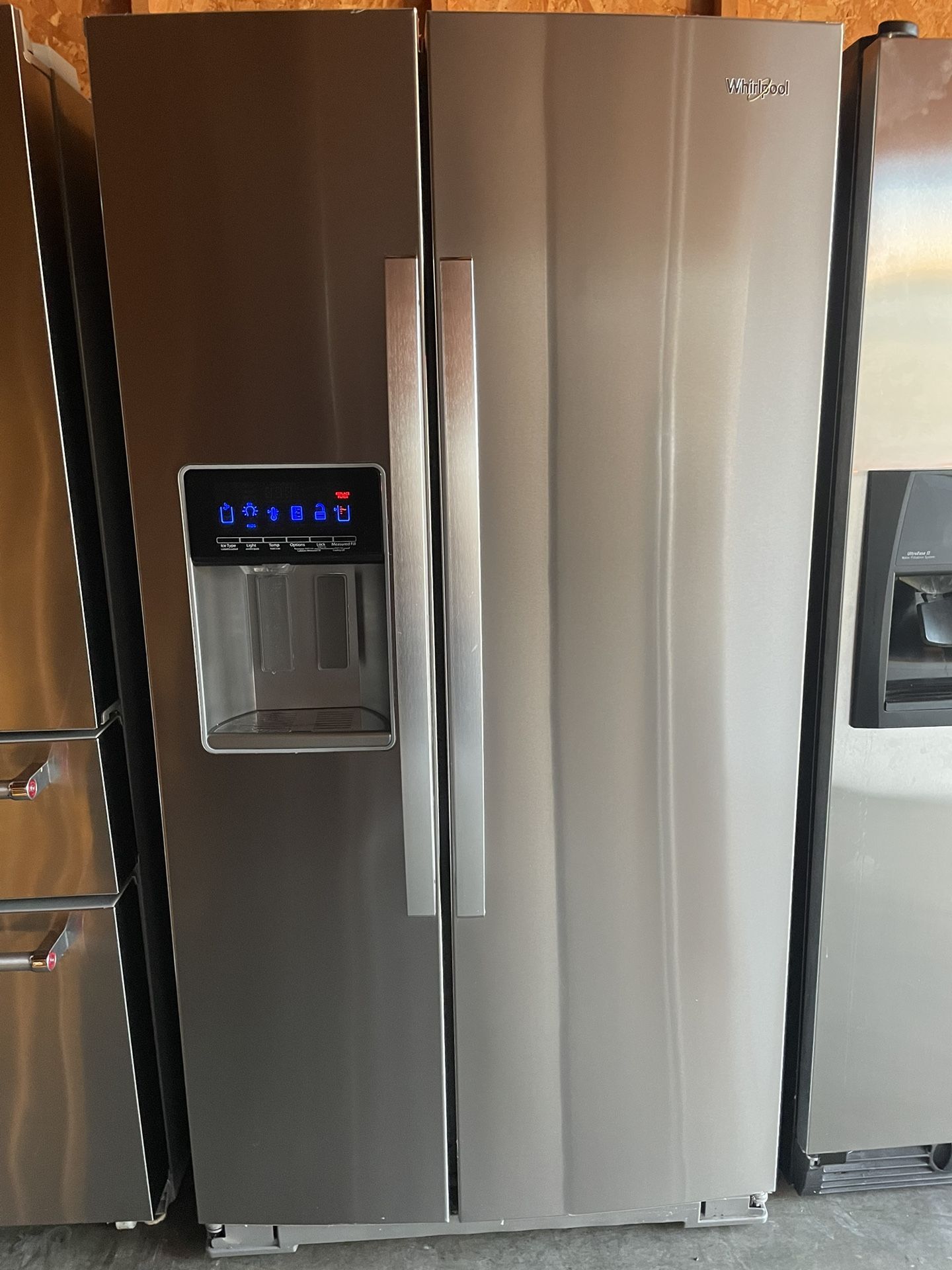 Whirlpool Stainless Steel Fingerprint Resistant Side By Side Freestanding Refrigerator 