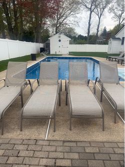 4 lounge chairs