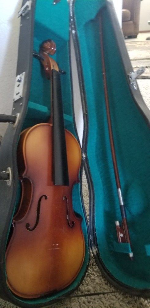 Violin Case With Violin Violin Needs Work