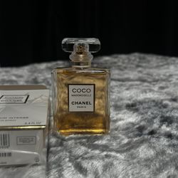 COCO Mademoiselle Chanel Paris