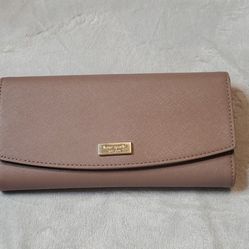 Kate spade wallet like new no stain or rips 